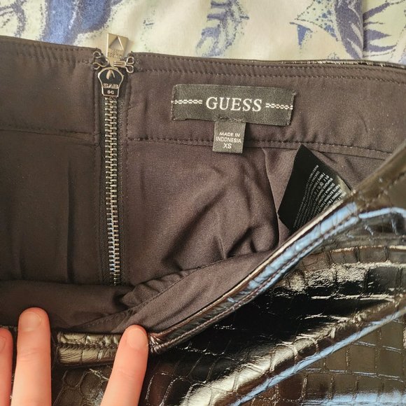 Snakeskin Style Skirt by GUESS xs - Picture 3 of 4